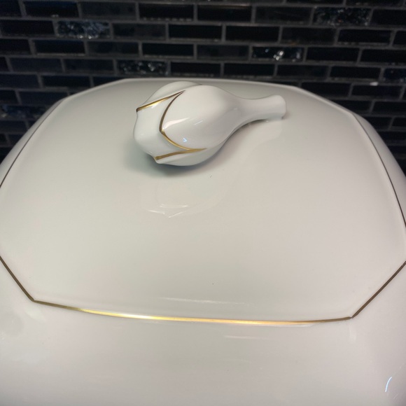 VILLEROY & BACH SOUP TUREEN - Picture 9 of 9